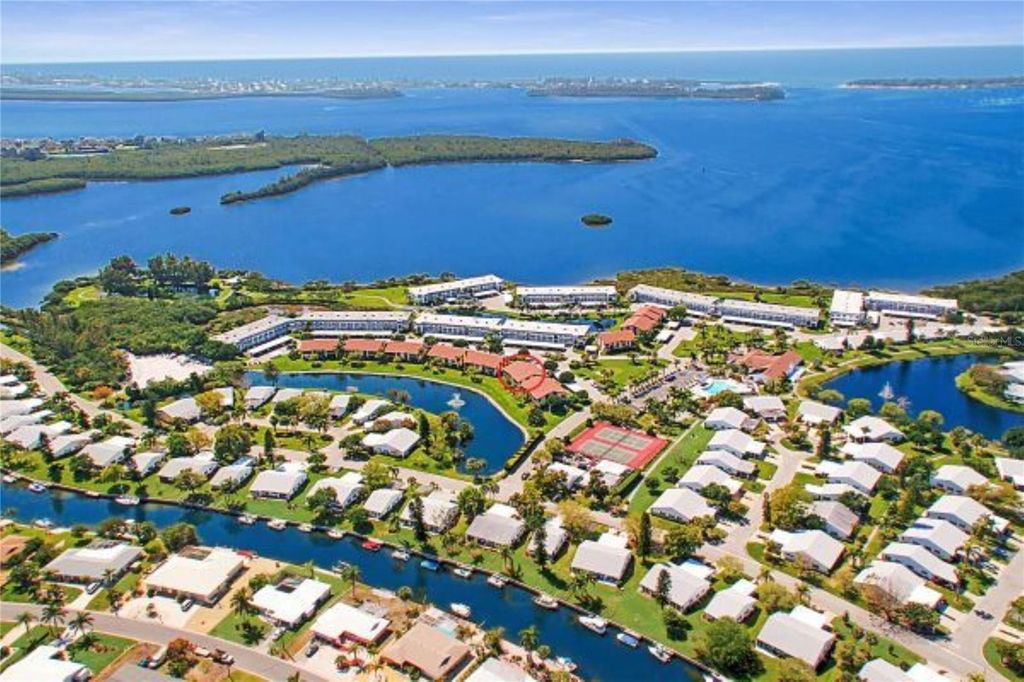 Image 30 of property listing at 4857 INDEPENDENCE DRIVE, Bradenton, FL 34210