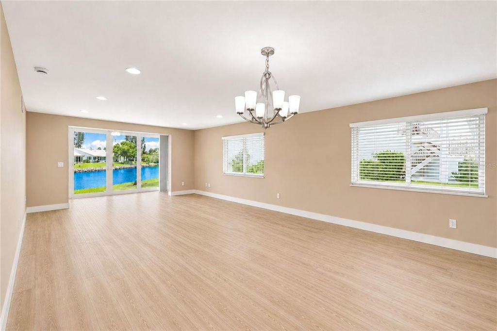 Image 8 of property listing at 4857 INDEPENDENCE DRIVE, Bradenton, FL 34210