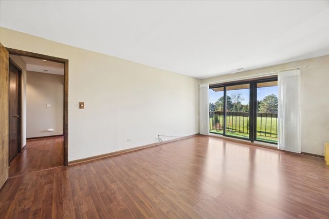 7990 Garfield Avenue 14-3, Burr Ridge, IL 60527