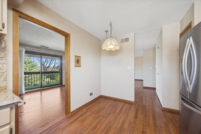 7990 Garfield Avenue 14-3, Burr Ridge, IL 60527