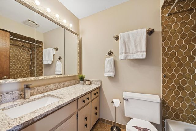 7990 Garfield Avenue 14-3, Burr Ridge, IL 60527