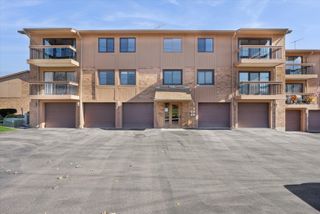 7990 Garfield Avenue 14-3, Burr Ridge, IL 60527