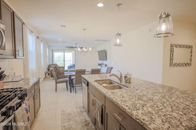 14031 E Golden Oaks Road, Vail, AZ 85641