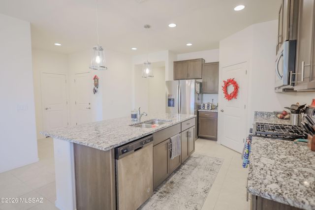 14031 E Golden Oaks Road, Vail, AZ 85641