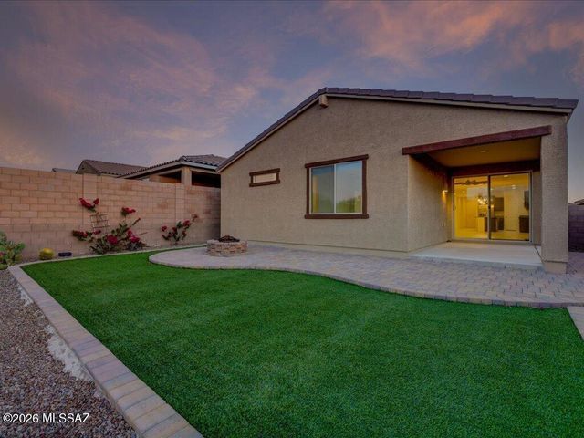 14031 E Golden Oaks Road, Vail, AZ 85641
