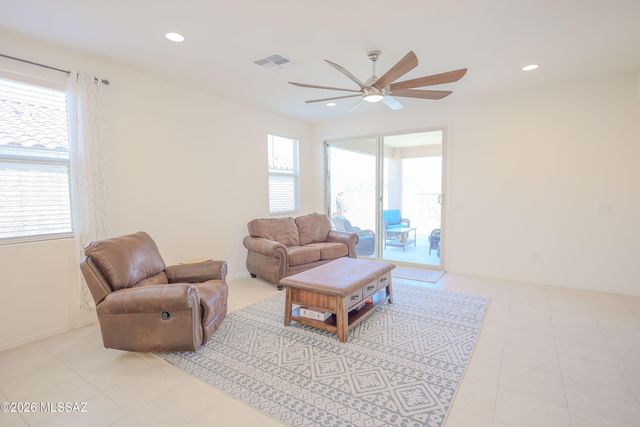 14031 E Golden Oaks Road, Vail, AZ 85641