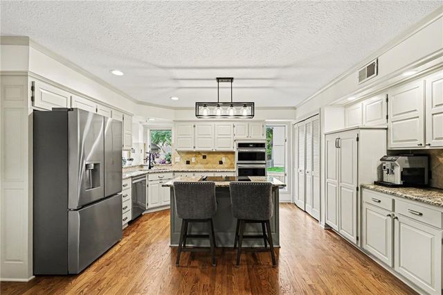 3416 W 123 Street, Leawood, KS 66209