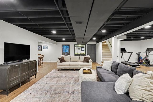 3416 W 123 Street, Leawood, KS 66209