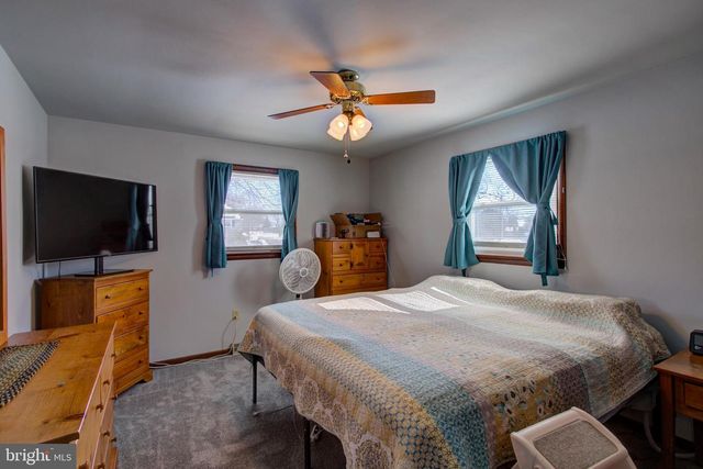 902 PERRY RD, Lititz, PA 17543