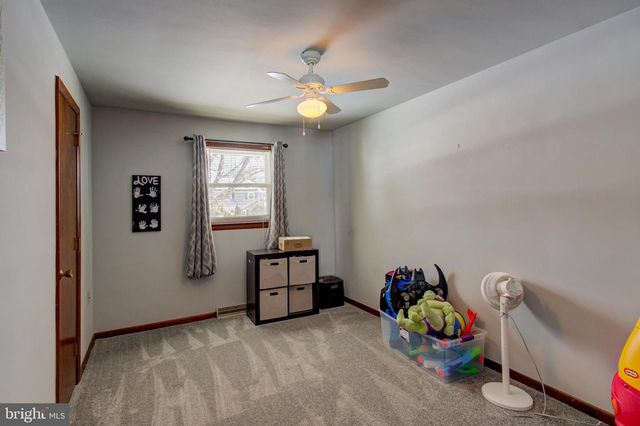 902 PERRY RD, Lititz, PA 17543