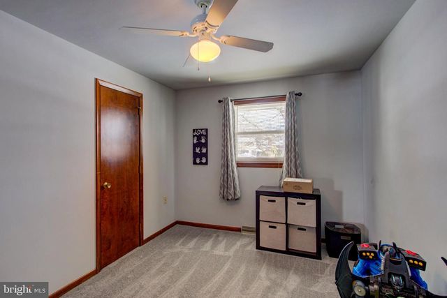 902 PERRY RD, Lititz, PA 17543