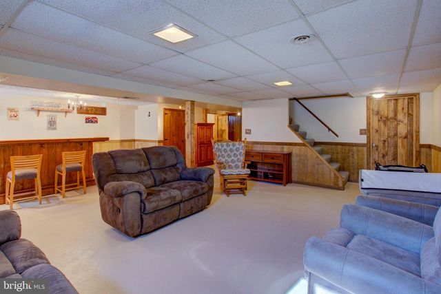 902 PERRY RD, Lititz, PA 17543