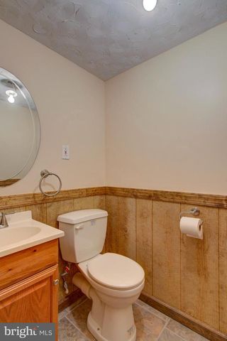 902 PERRY RD, Lititz, PA 17543