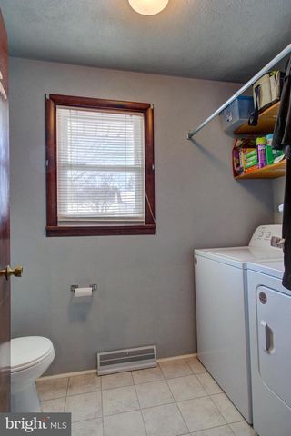 902 PERRY RD, Lititz, PA 17543