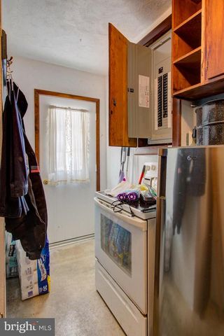 902 PERRY RD, Lititz, PA 17543