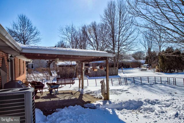 902 PERRY RD, Lititz, PA 17543