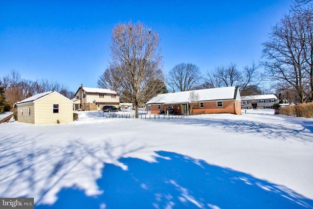 902 PERRY RD, Lititz, PA 17543