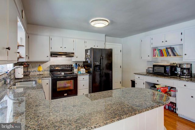 902 PERRY RD, Lititz, PA 17543