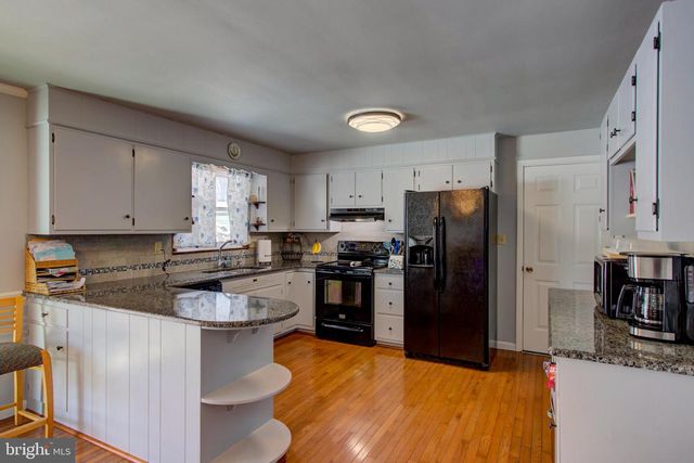 902 PERRY RD, Lititz, PA 17543