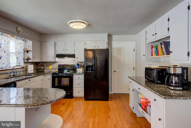 902 PERRY RD, Lititz, PA 17543