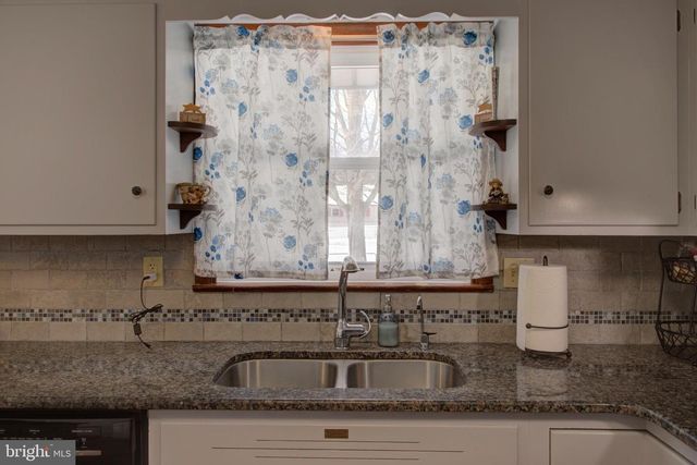 902 PERRY RD, Lititz, PA 17543