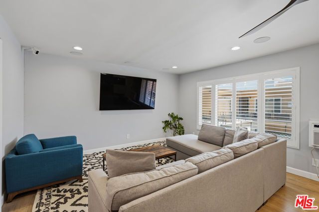 5232 Corteen Place 20, Los Angeles, CA 91607