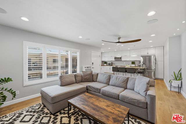 5232 Corteen Place 20, Los Angeles, CA 91607
