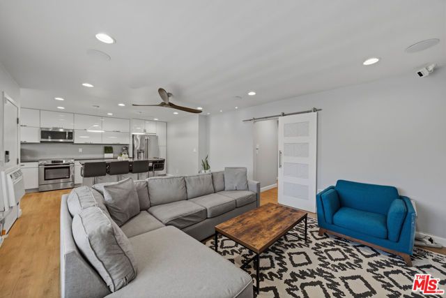 5232 Corteen Place 20, Los Angeles, CA 91607
