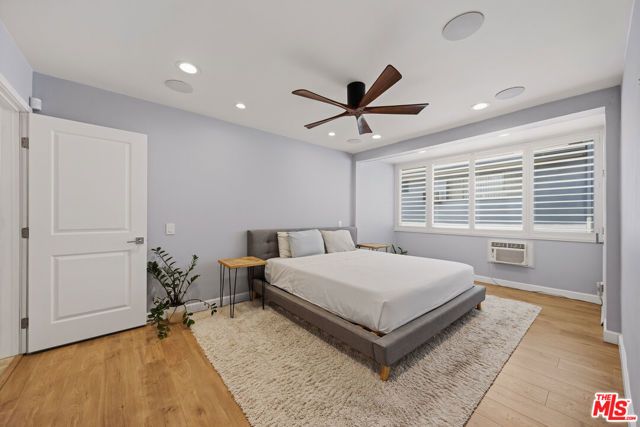 5232 Corteen Place 20, Los Angeles, CA 91607