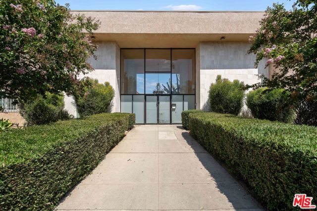 5232 Corteen Place 20, Los Angeles, CA 91607