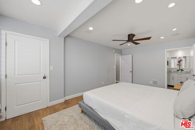 5232 Corteen Place 20, Los Angeles, CA 91607