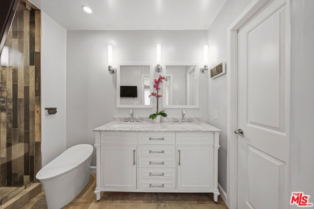 5232 Corteen Place 20, Los Angeles, CA 91607