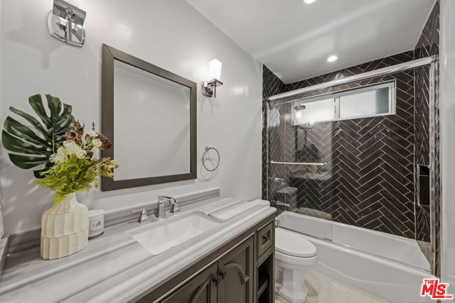 5232 Corteen Place 20, Los Angeles, CA 91607