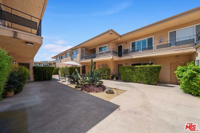 5232 Corteen Place 20, Los Angeles, CA 91607