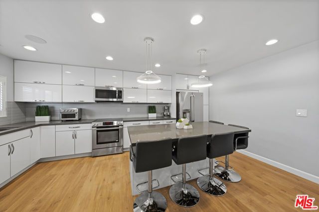 5232 Corteen Place 20, Los Angeles, CA 91607