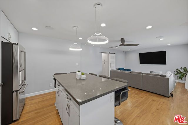 5232 Corteen Place 20, Los Angeles, CA 91607