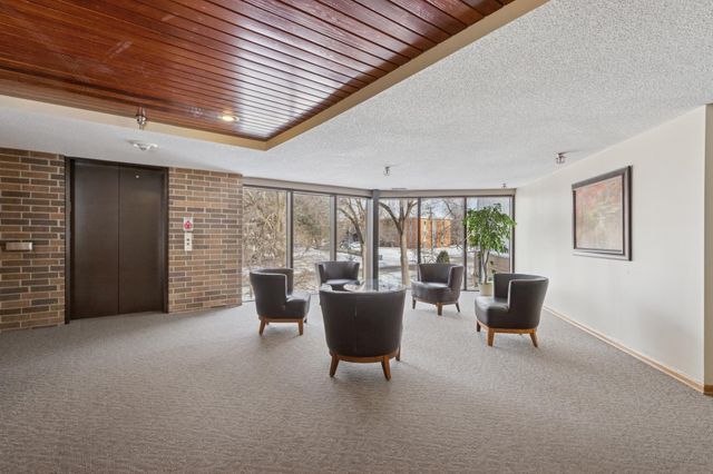 10 Windsor Court 311, New Brighton, MN 55112