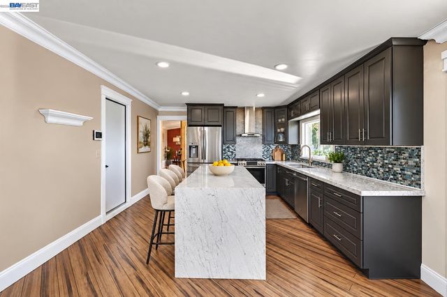 28016 Whitestone Ct, Hayward, CA 94542