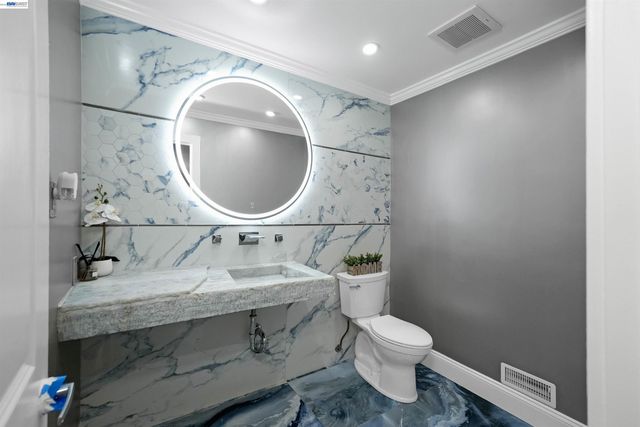 28016 Whitestone Ct, Hayward, CA 94542