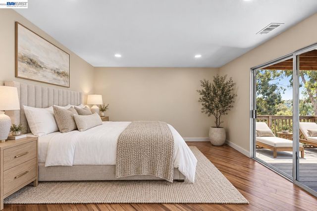 28016 Whitestone Ct, Hayward, CA 94542