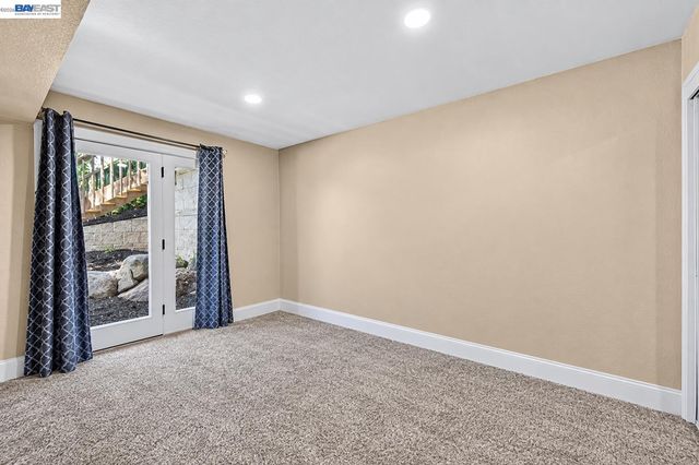 28016 Whitestone Ct, Hayward, CA 94542