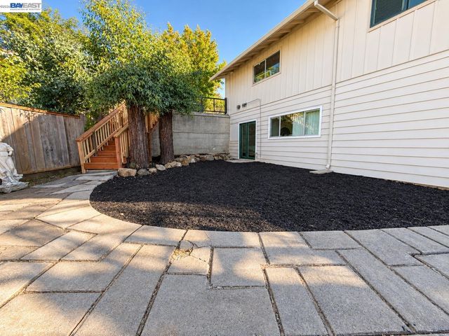 28016 Whitestone Ct, Hayward, CA 94542
