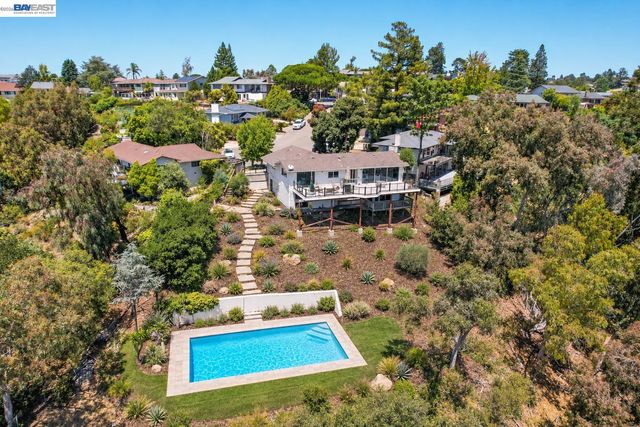 28016 Whitestone Ct, Hayward, CA 94542