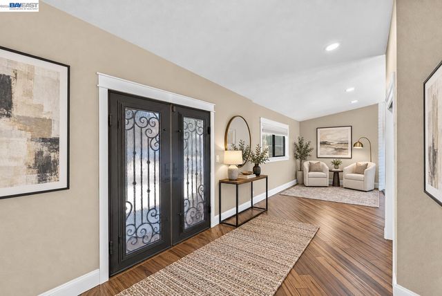 28016 Whitestone Ct, Hayward, CA 94542