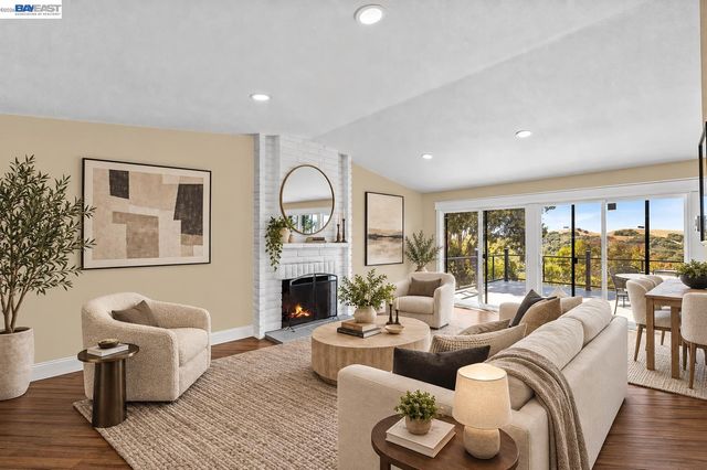 28016 Whitestone Ct, Hayward, CA 94542