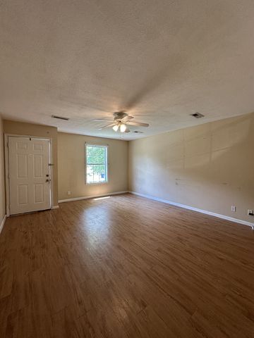272 Executive Ave Apt A, Clarksville, TN 37042