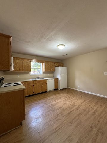 272 Executive Ave Apt A, Clarksville, TN 37042