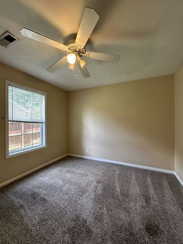 272 Executive Ave Apt A, Clarksville, TN 37042