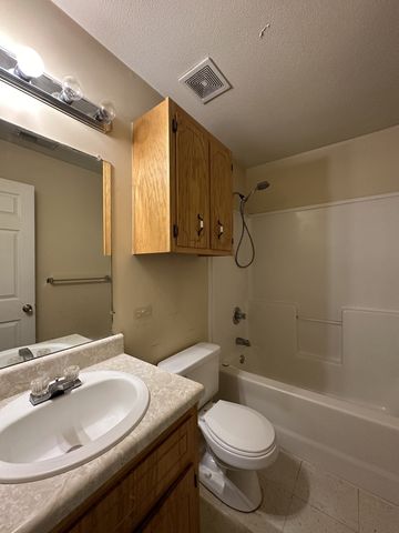 272 Executive Ave Apt A, Clarksville, TN 37042