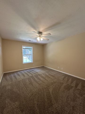 272 Executive Ave Apt A, Clarksville, TN 37042